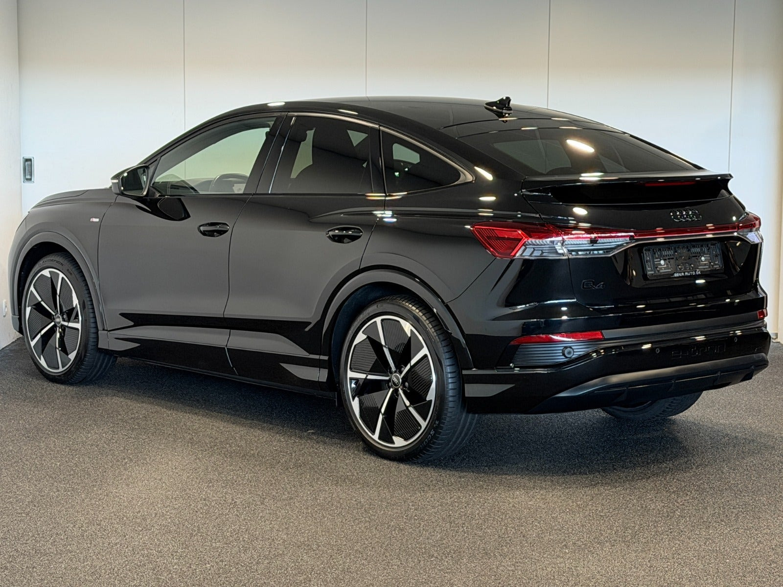 Sort Audi Q4 e-tron fra 2024