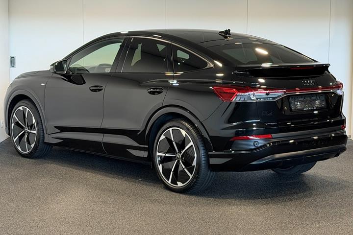 Sort Audi Q4 e-tron fra 2024