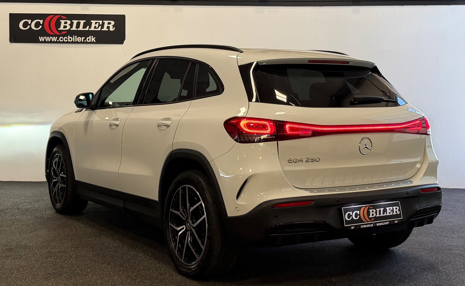 Hvid Mercedes EQA250 fra 2023