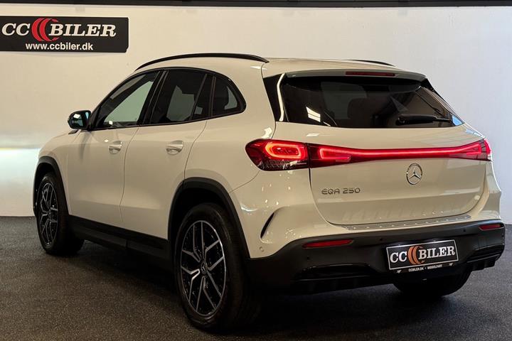 Hvid Mercedes EQA250 fra 2023