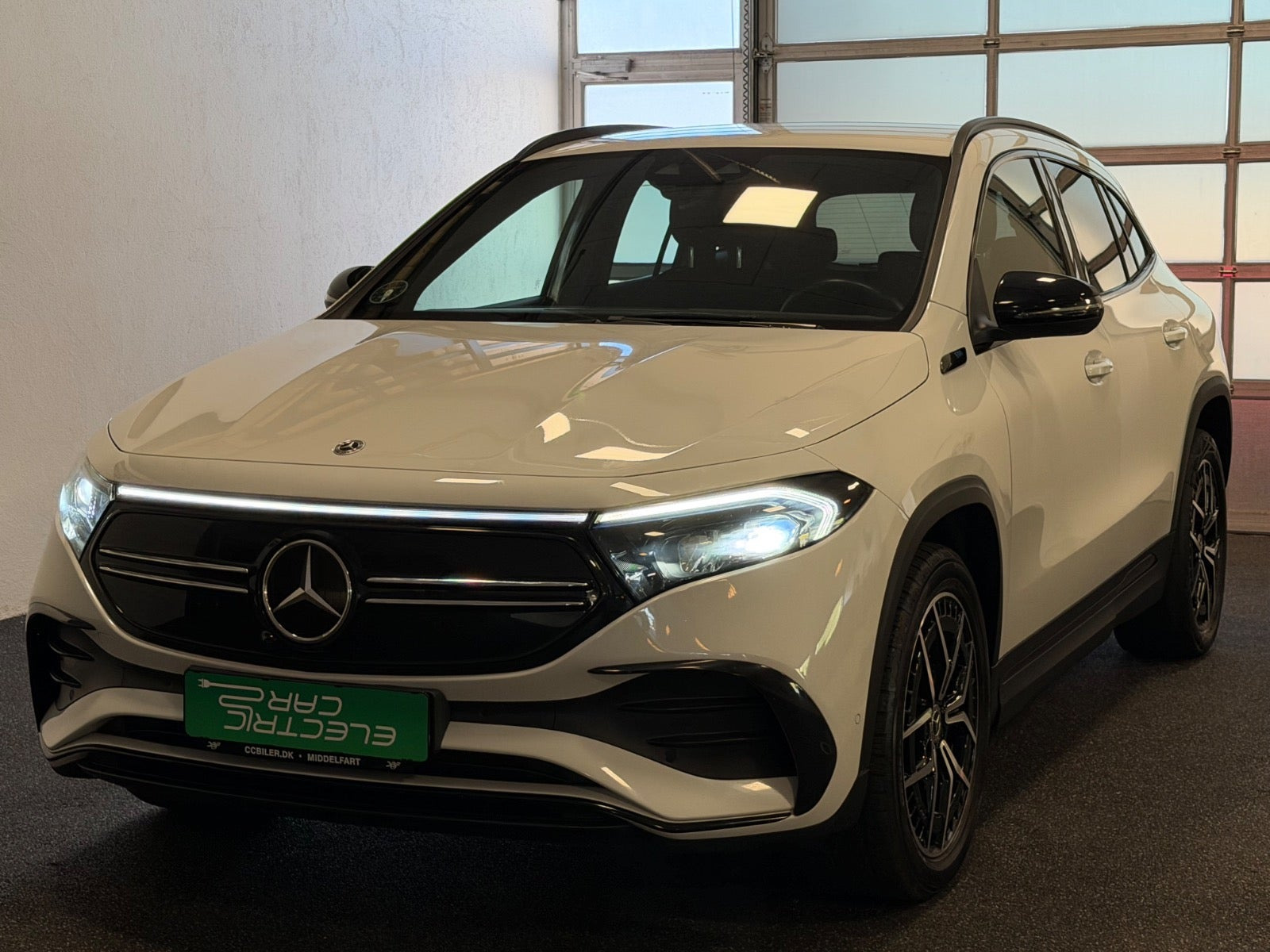 Hvid Mercedes EQA250 fra 2023