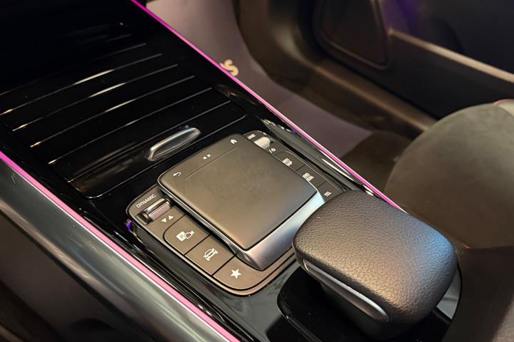 Hvid Mercedes EQA250 fra 2023