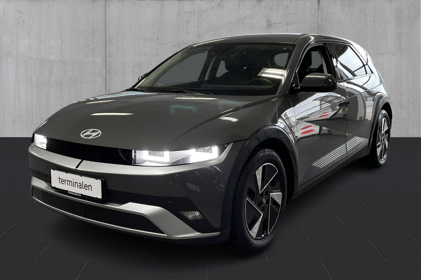 Grå Hyundai Ioniq 5 fra 2025