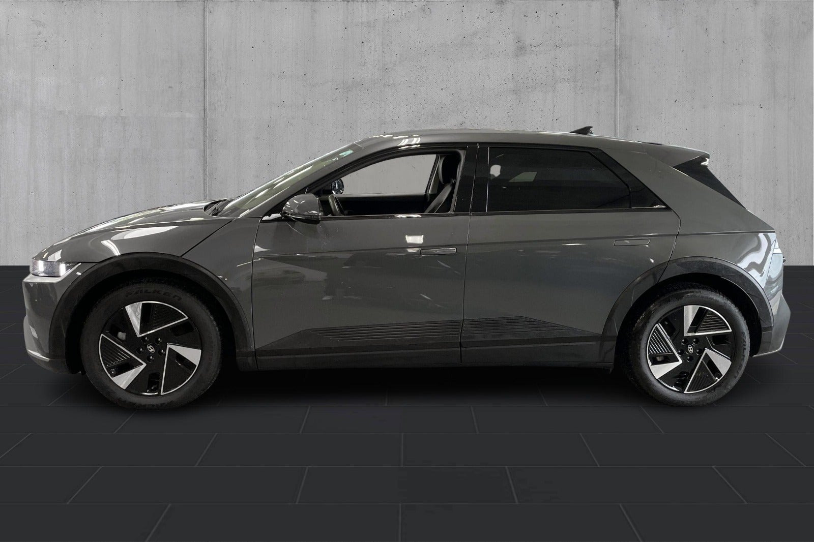 Grå Hyundai Ioniq 5 fra 2025