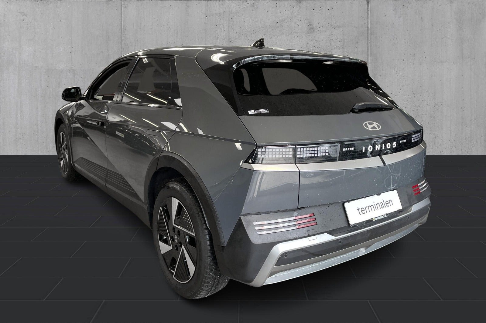 Grå Hyundai Ioniq 5 fra 2025