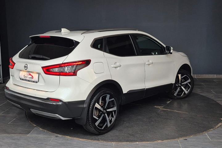 Hvid Nissan Qashqai fra 2017