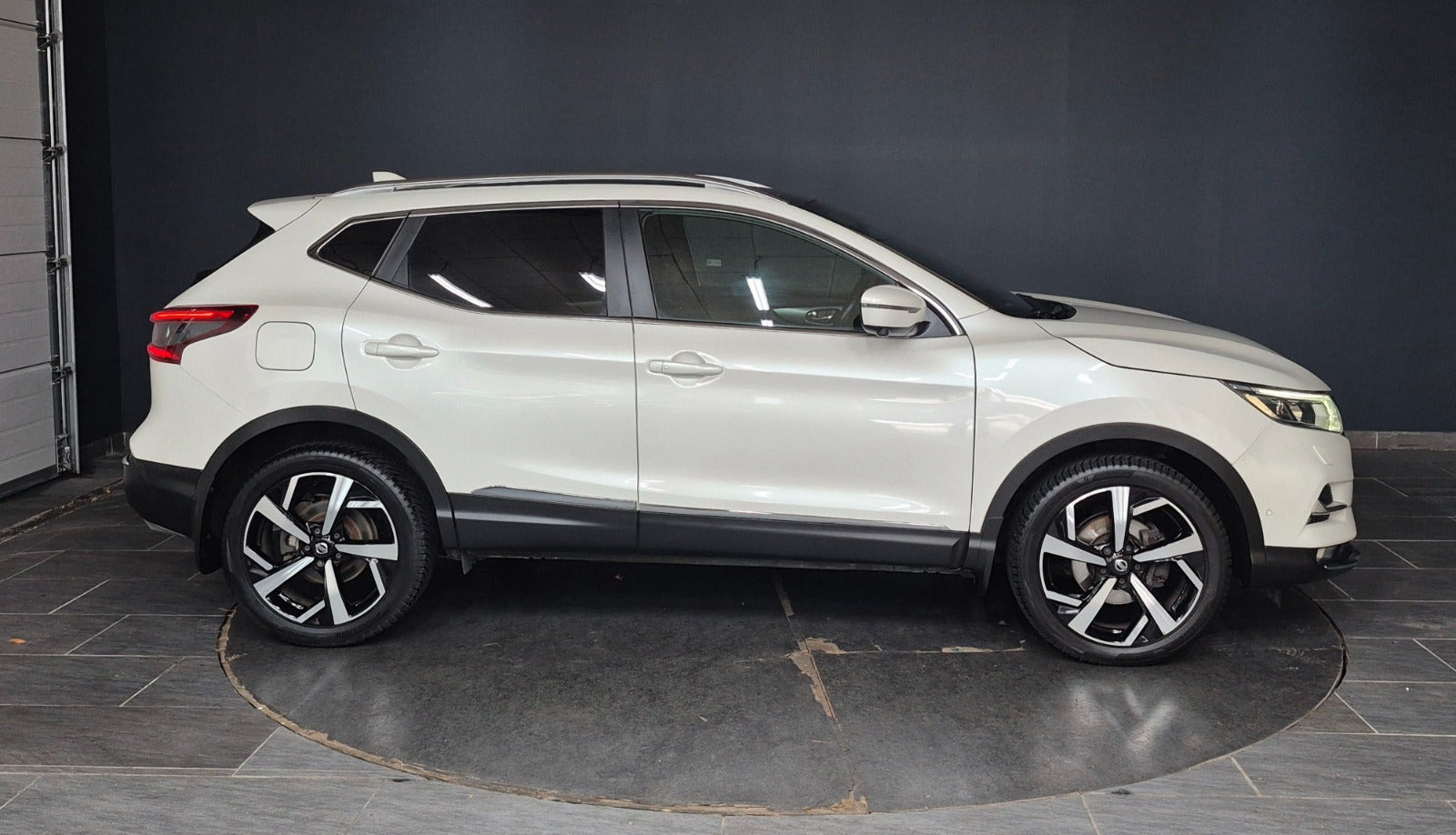 Hvid Nissan Qashqai fra 2017