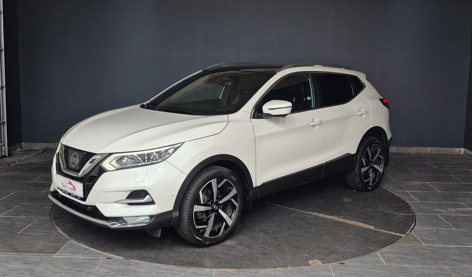 Hvid Nissan Qashqai fra 2017