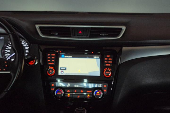 Hvid Nissan Qashqai fra 2017