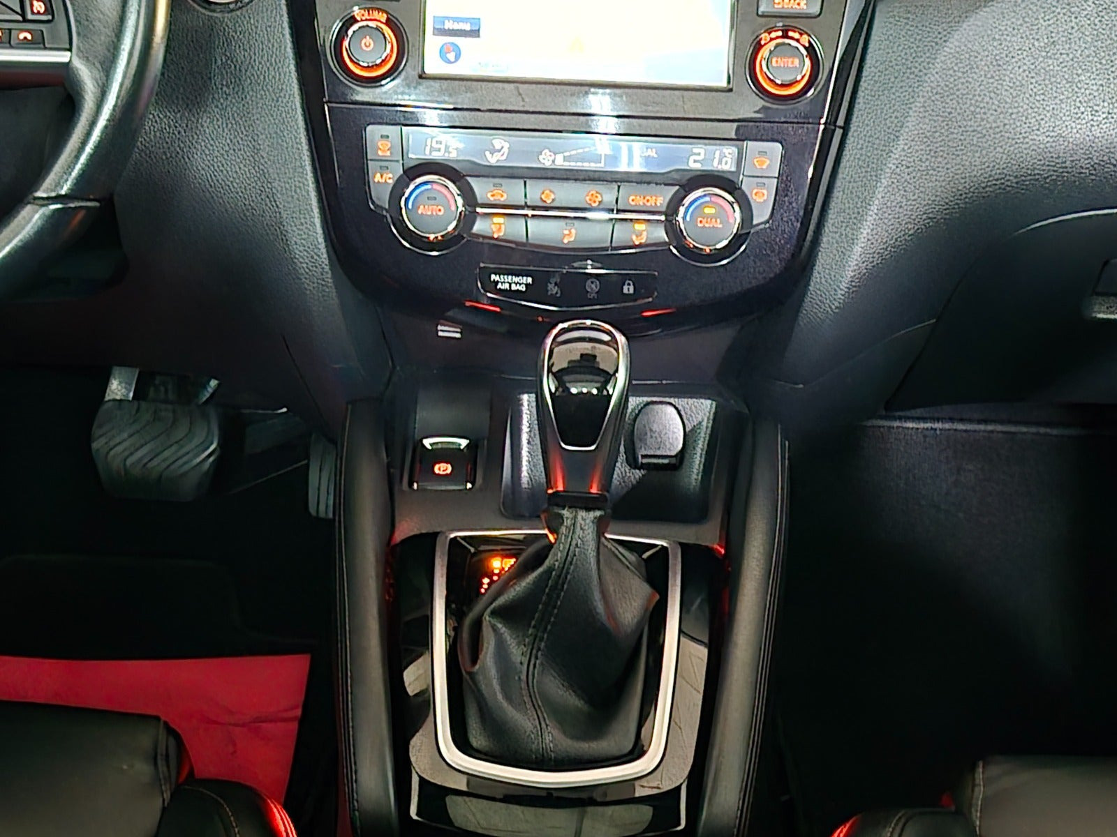 Hvid Nissan Qashqai fra 2017