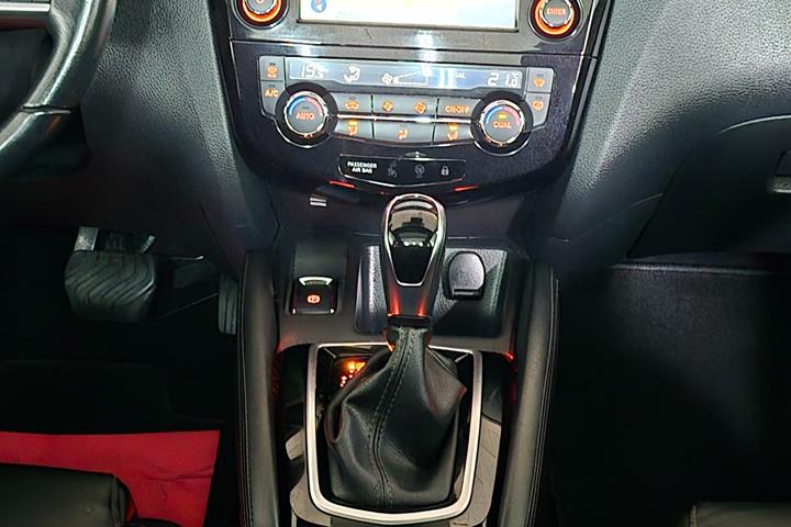 Hvid Nissan Qashqai fra 2017