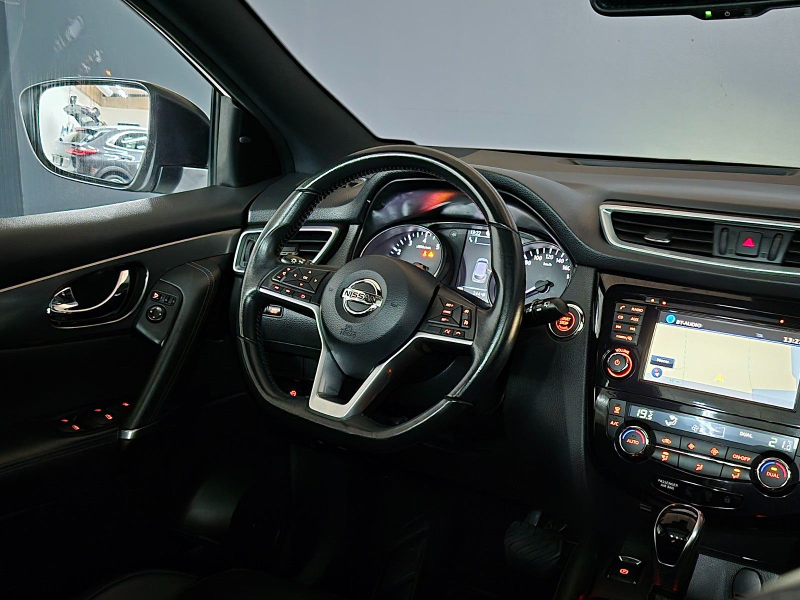 Hvid Nissan Qashqai fra 2017