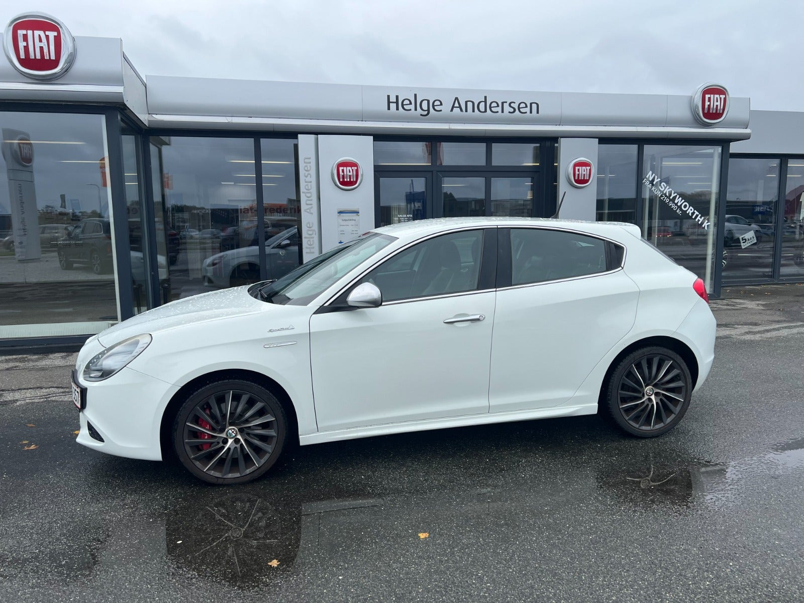 Hvid Alfa Romeo Giulietta fra 2011