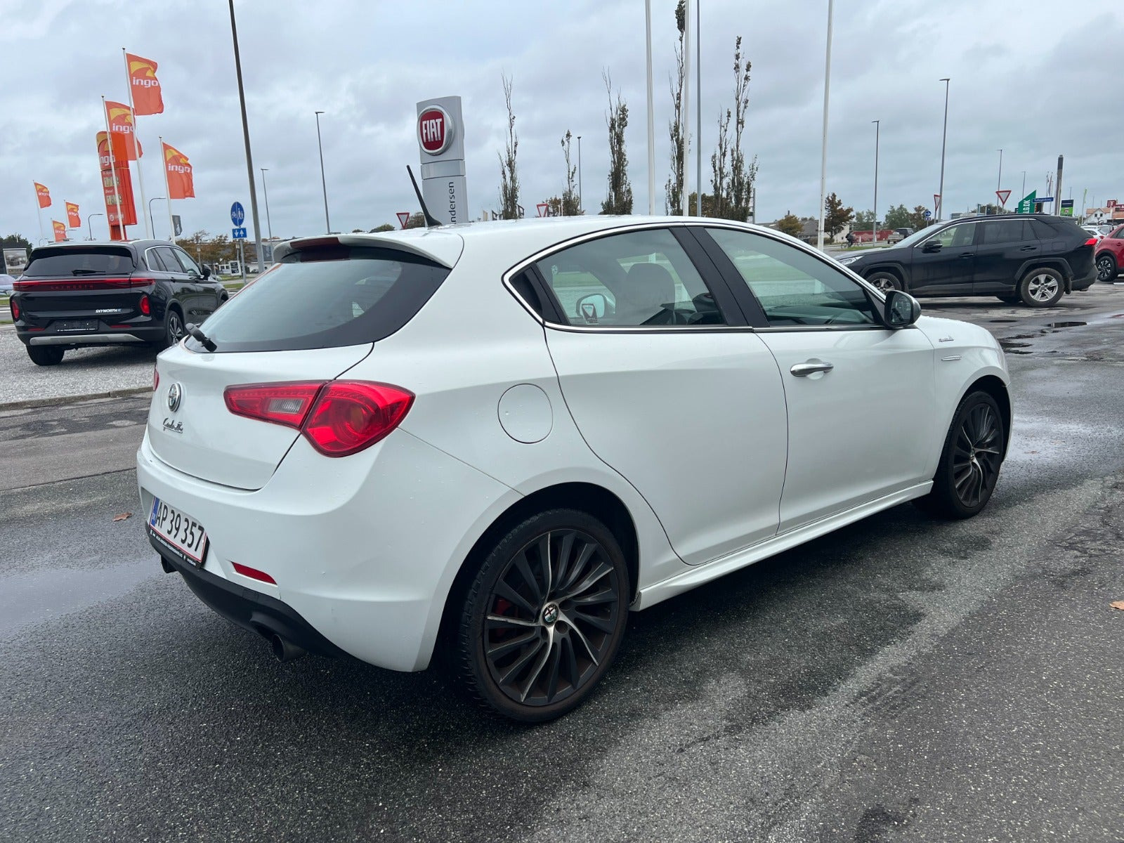 Hvid Alfa Romeo Giulietta fra 2011