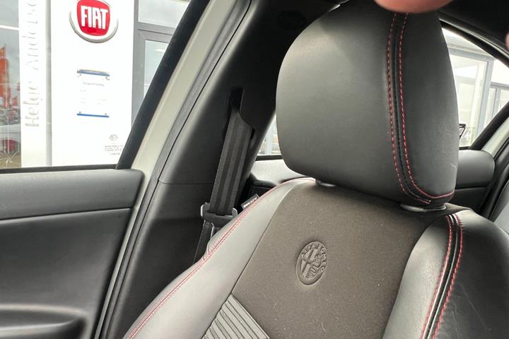 Hvid Alfa Romeo Giulietta fra 2011