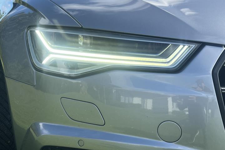 Grå Audi A6 fra 2016