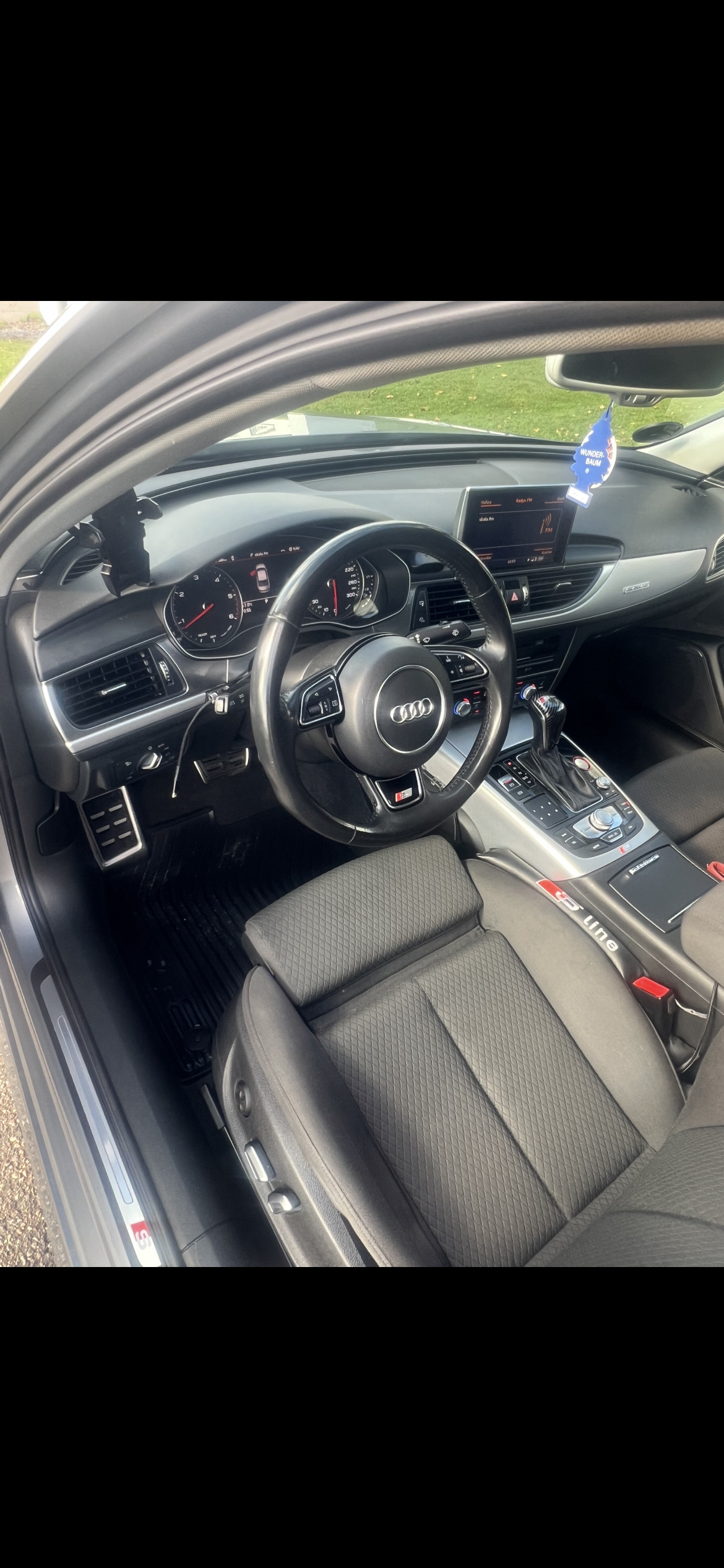 Grå Audi A6 fra 2016