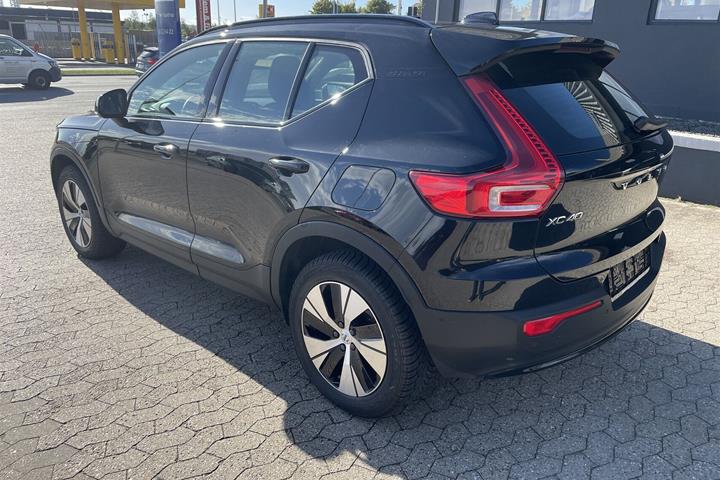 Sort Volvo XC40 fra 2023