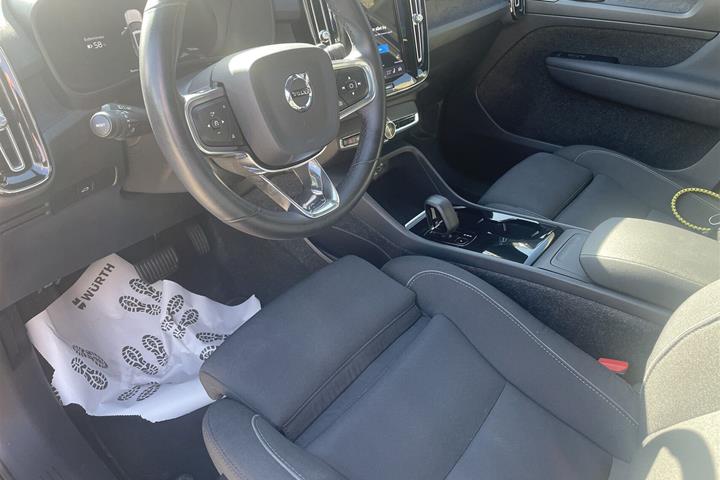 Sort Volvo XC40 fra 2023