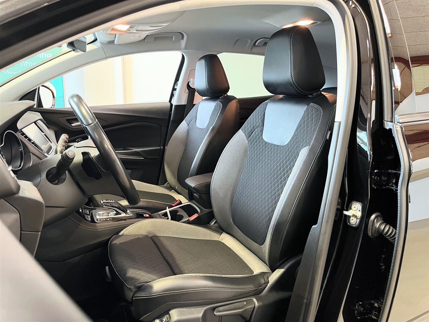 Sort Opel Grandland X fra 2021
