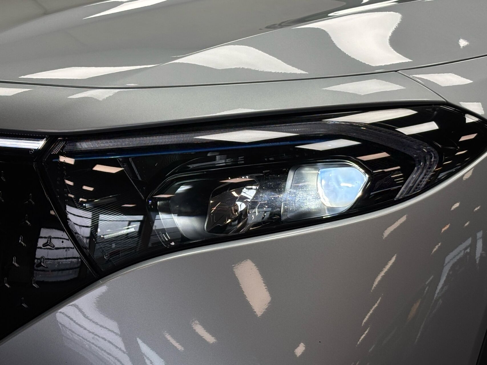 Sølv Mercedes EQB250+ fra 2025