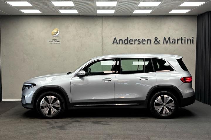 Sølv Mercedes EQB250+ fra 2025
