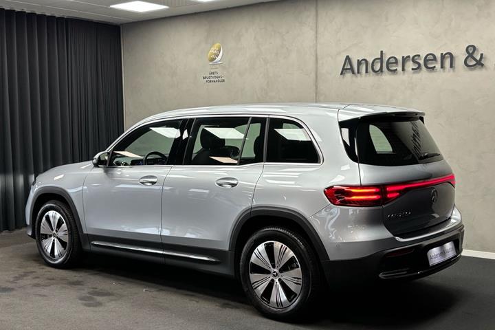 Sølv Mercedes EQB250+ fra 2025
