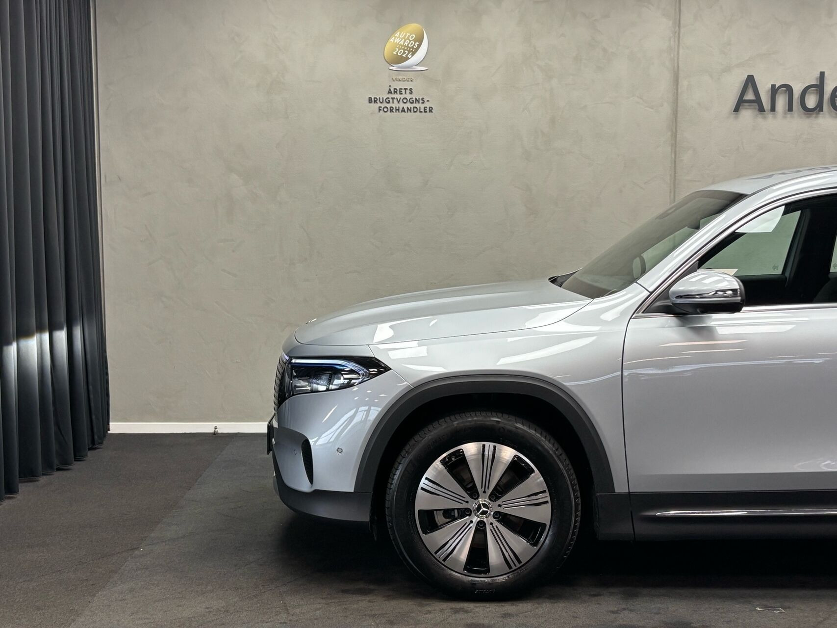 Sølv Mercedes EQB250+ fra 2025