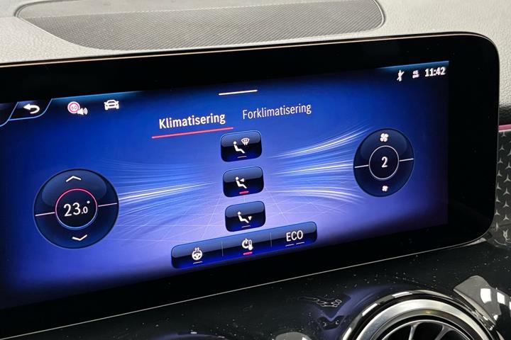 Sølv Mercedes EQB250+ fra 2025