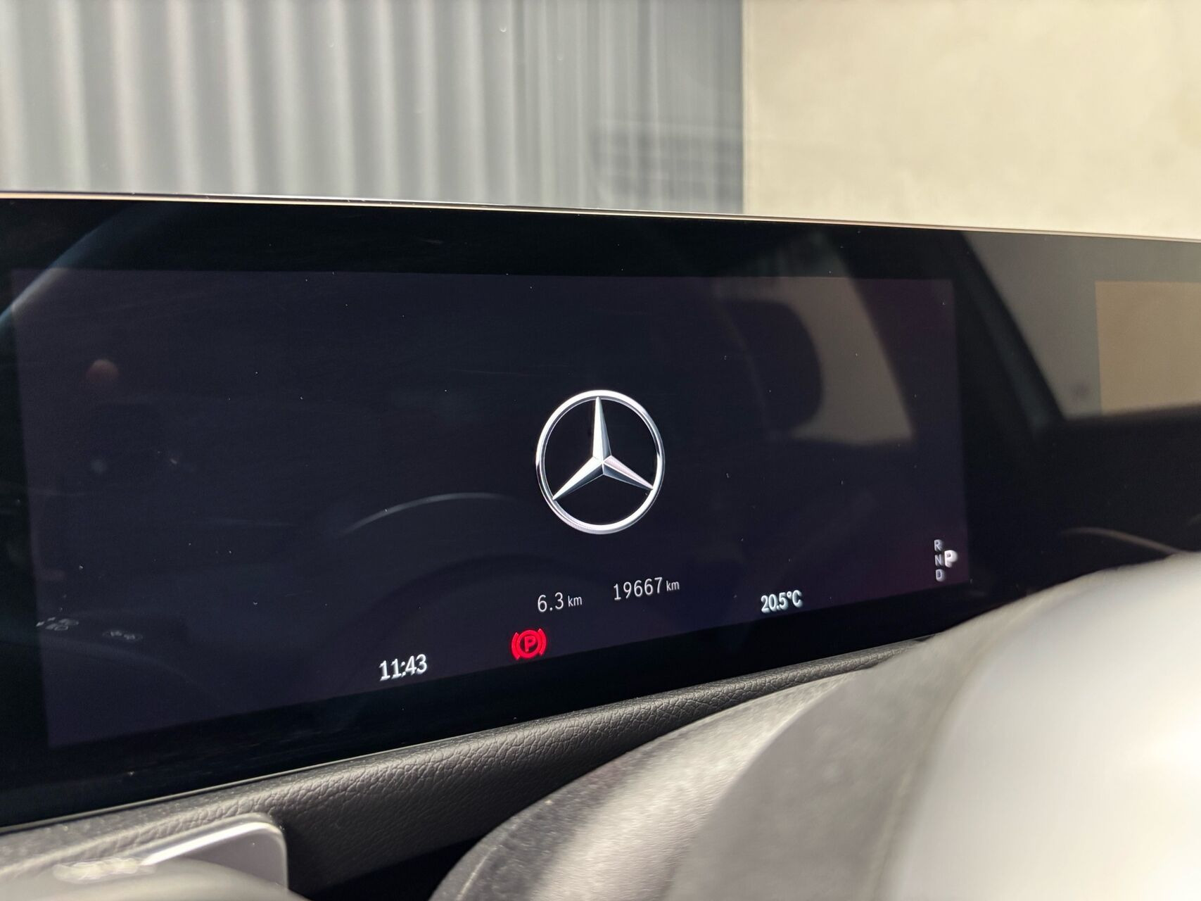 Sølv Mercedes EQB250+ fra 2025