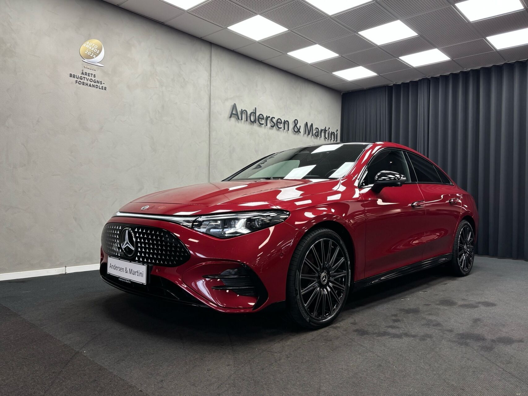 Rød Mercedes CLA250+ fra 2025