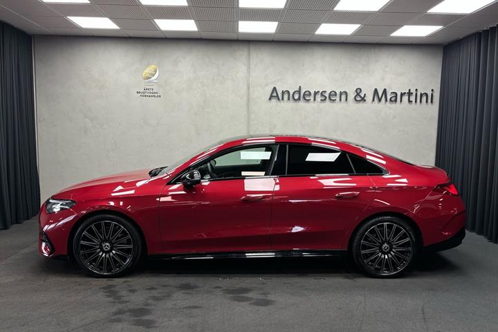 Rød Mercedes CLA250+ fra 2025