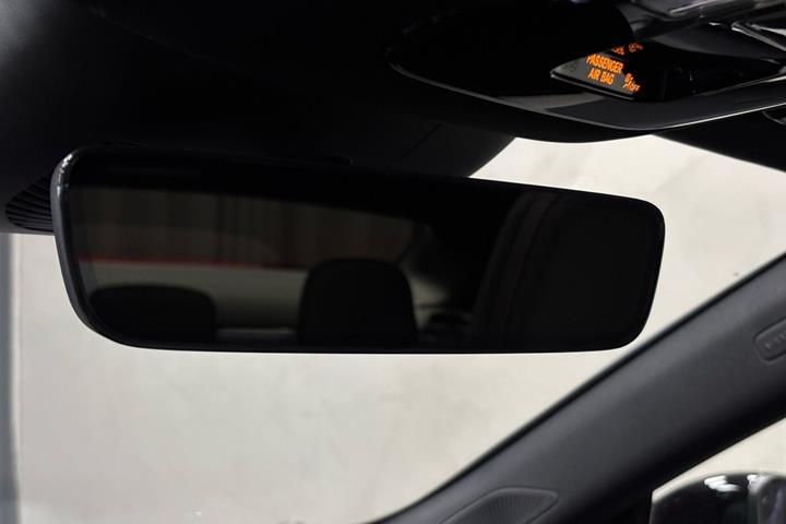 Rød Mercedes CLA250+ fra 2025