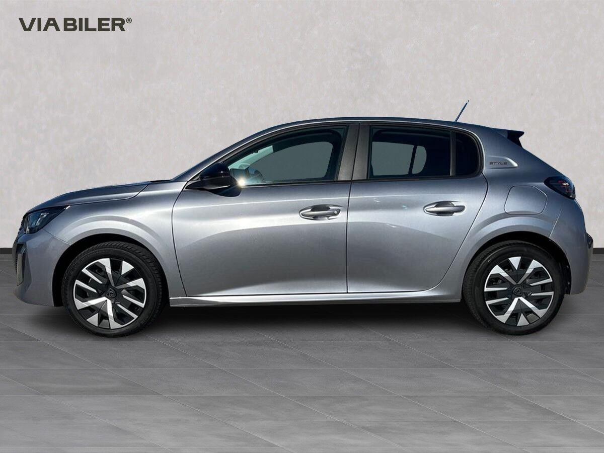 Sølv Peugeot e-208 fra 2025
