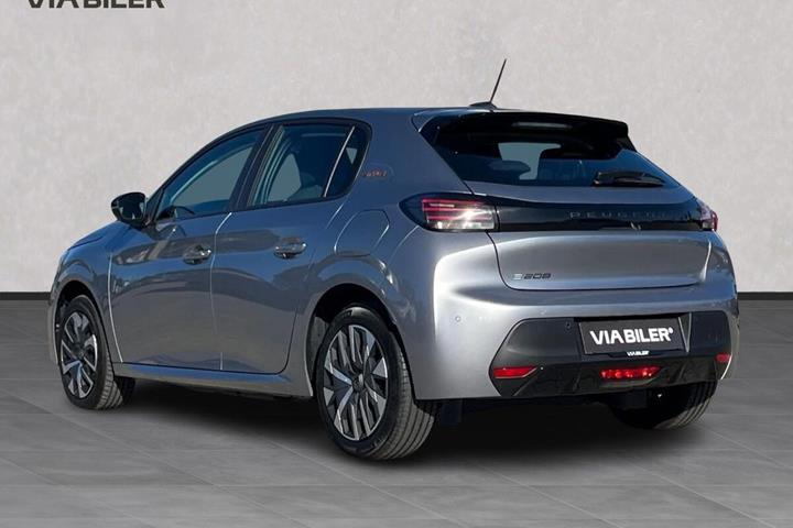 Sølv Peugeot e-208 fra 2025