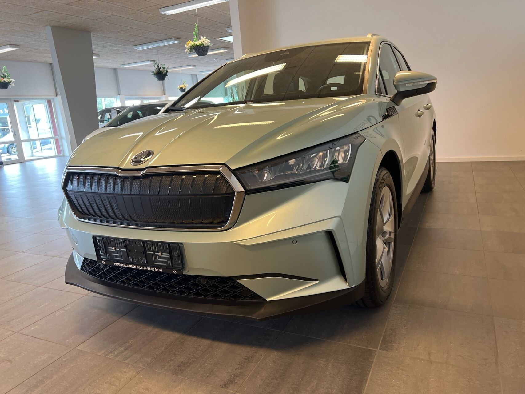 Grå Skoda Enyaq fra 2023