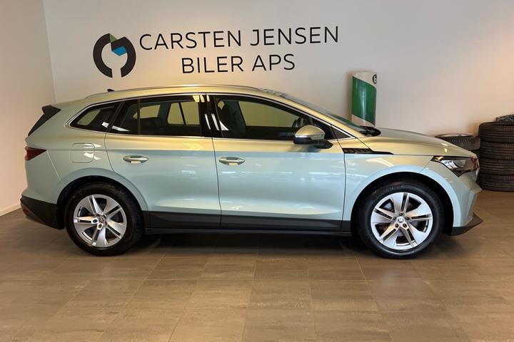 Grå Skoda Enyaq fra 2023