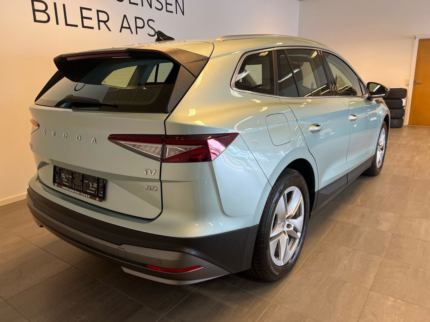 Grå Skoda Enyaq fra 2023