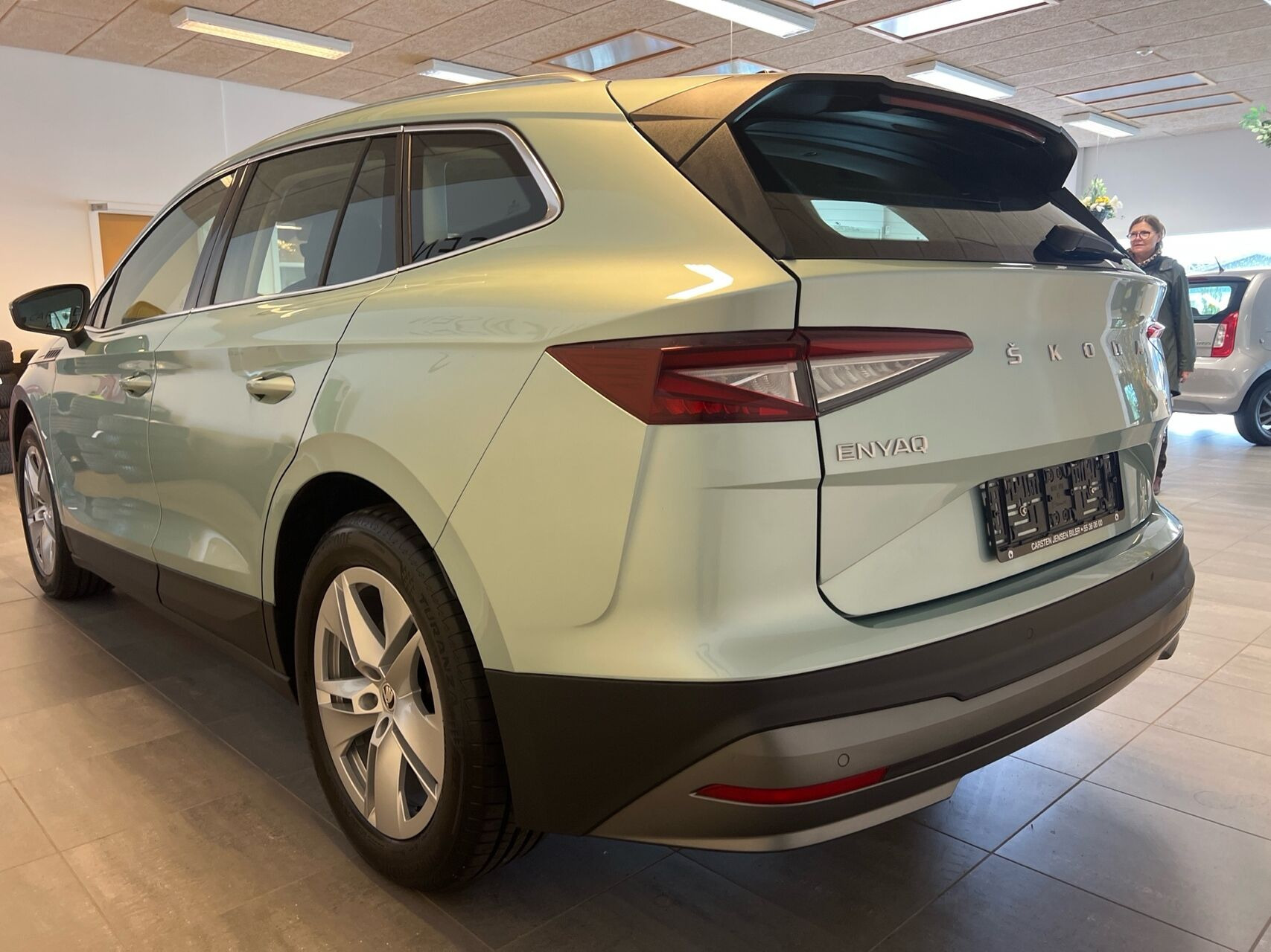Grå Skoda Enyaq fra 2023