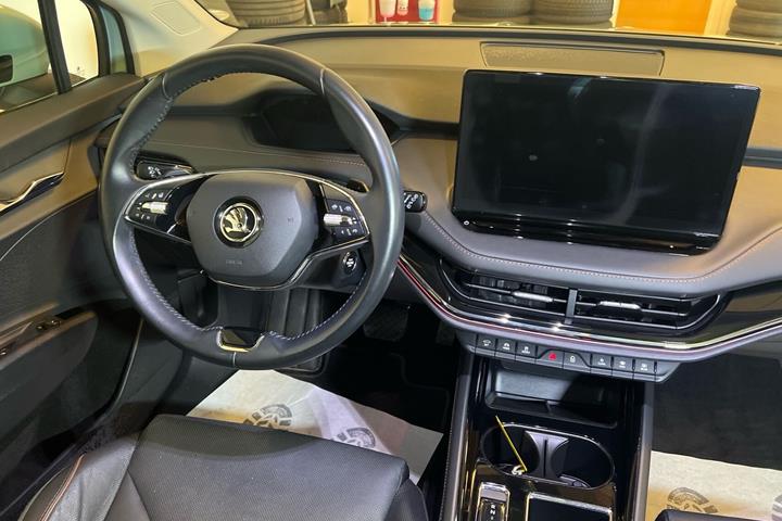 Grå Skoda Enyaq fra 2023