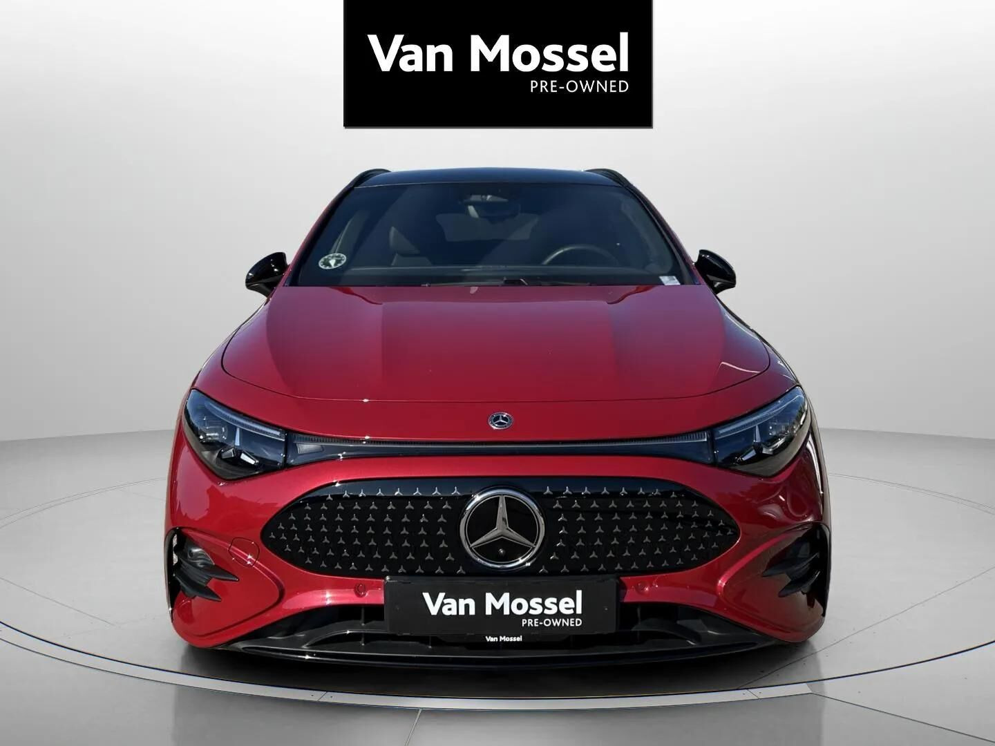 Rød Mercedes CLA250+ fra 2026