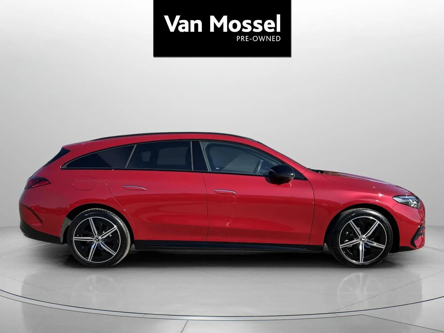 Rød Mercedes CLA250+ fra 2026