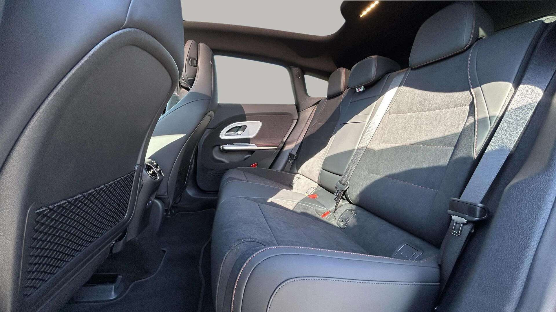 Rød Mercedes CLA250+ fra 2026