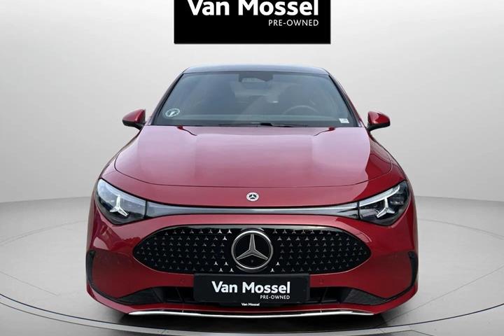 Rød Mercedes CLA200 fra 2026