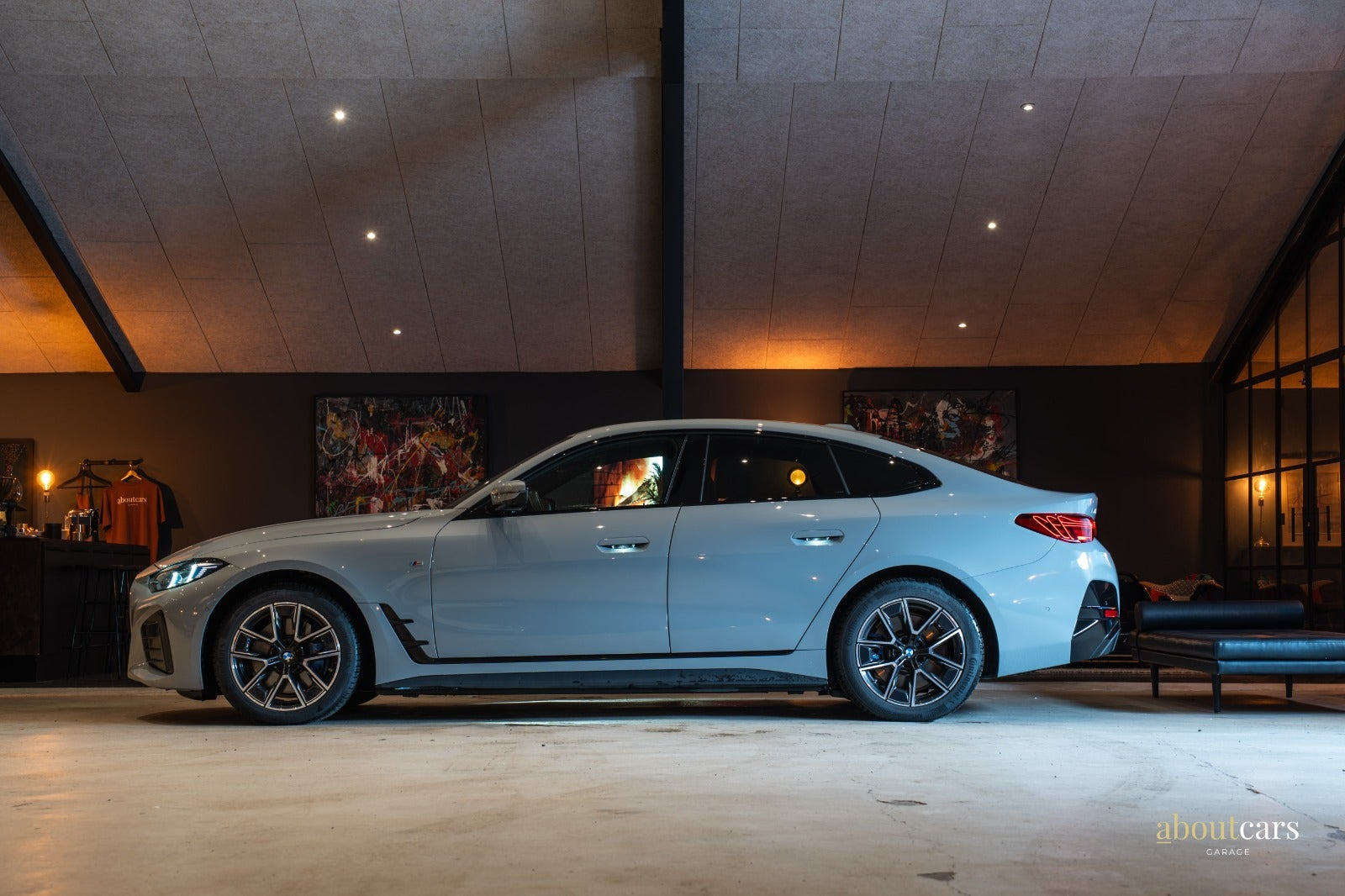 Grå BMW i4 fra 2025