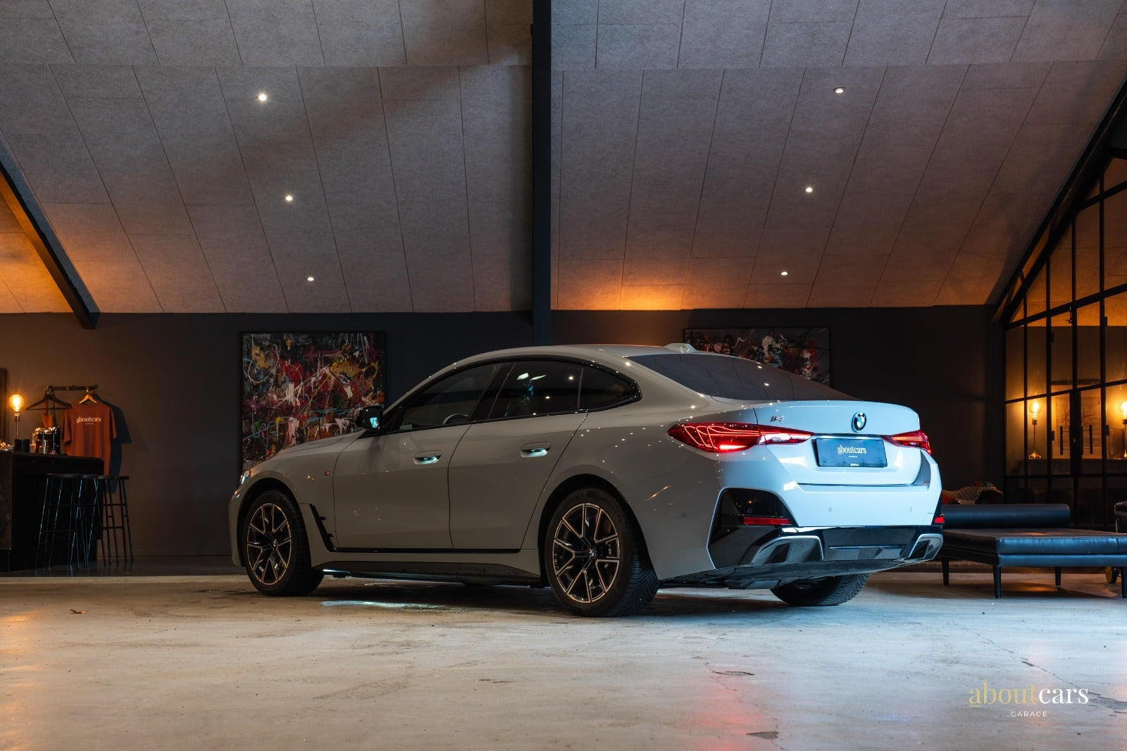 Grå BMW i4 fra 2025