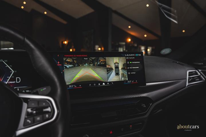 Grå BMW i4 fra 2025