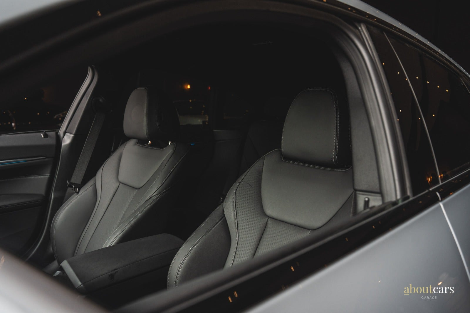Grå BMW i4 fra 2025