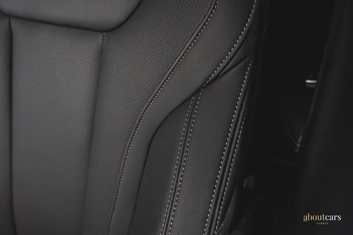 Grå BMW i4 fra 2025