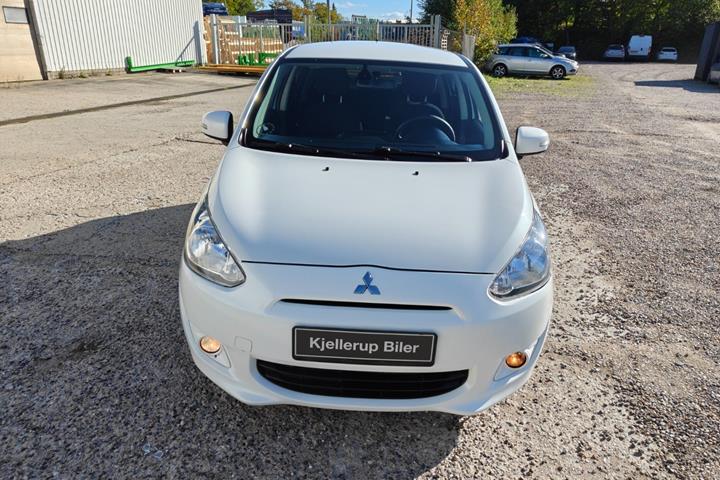 Gul Mitsubishi Space Star fra 2015